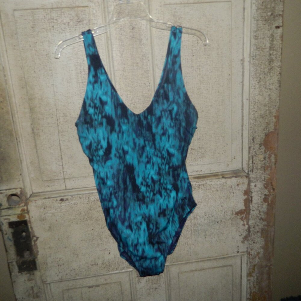 TYR One Piece Swimsuit V Neck Size XL (UU-11)